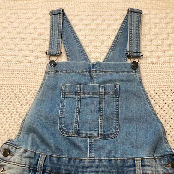 VENUS Blue Distressed Jean Shorts - Picture 4 of 8